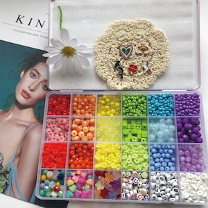 Kit para hacer pulseras de 6000 piezas, 2 cajas, cuentas de arcilla  polimérica de 24 colores para hacer pulseras, kit para hacer joyas con  paquete de regalo, kit para hacer pulseras para