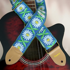 Daisy Embroidered Guitar Strap, Personalized Guitar Strap, Guitar Strap for Performance, Musical Accessories, Guitarist Gift, Birthday Gift