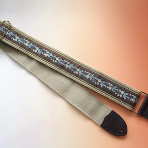 Guitar Strap with Embroidery, Floral Guitar Decoration, Vintage Guitar Strap, Guitar Belt for Everyday Use, Guitar Decor, Gift for Guitarist