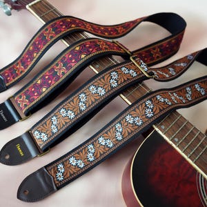 Gitaarriem met bloemenborduurwerk, aangepaste riem voor elektrische, akoestische of basgitaar, gepersonaliseerde instrumentenriem, cadeau gitarist