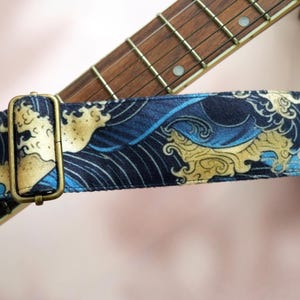 Correa de guitarra de La Gran Ola, correa de guitarra personalizada con nombre, correa de guitarra personalizada, regalo para guitarristas, regalo de cumpleaños, correa de arte japonés imagen 5