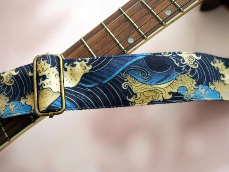 Correa de guitarra de La Gran Ola, correa de guitarra personalizada con nombre, correa de guitarra personalizada, regalo para guitarristas, regalo de cumpleaños, correa de arte japonés imagen 5