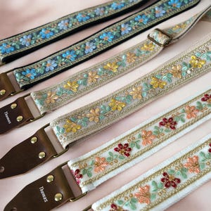 Gepersonaliseerde gitaarband met bloemenborduurwerk, aangepaste riem voor elektrische, akoestische of basgitaar, instrumentenriem, gitarist cadeau