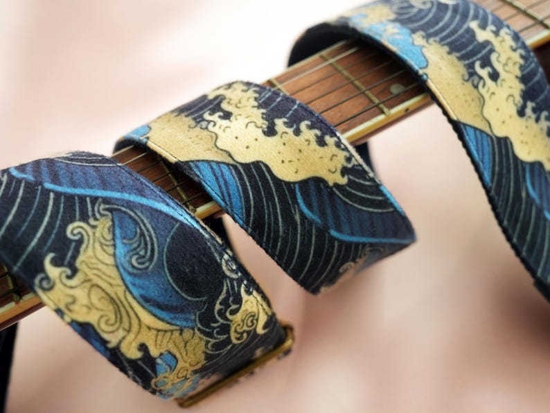 Correa de guitarra de La Gran Ola, correa de guitarra personalizada con nombre, correa de guitarra personalizada, regalo para guitarristas, regalo de cumpleaños, correa de arte japonés imagen 6