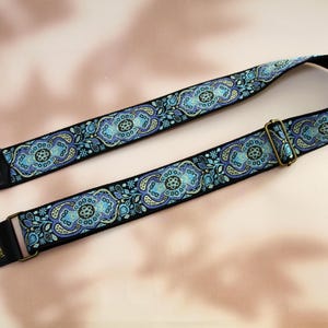 Gepersonaliseerde blauw geborduurde gitaarband, aangepaste riem voor elektrische, akoestische of basgitaar, instrumentenriem, gitarist cadeau
