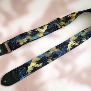 Correa de guitarra de La Gran Ola, correa de guitarra personalizada con nombre, correa de guitarra personalizada, regalo para guitarristas, regalo de cumpleaños, correa de arte japonés imagen 3