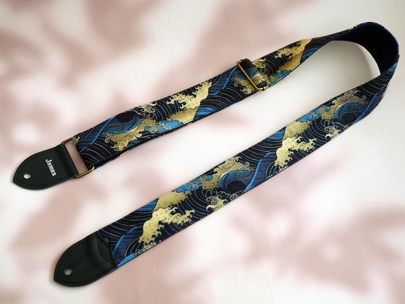 Correa de guitarra de La Gran Ola, correa de guitarra personalizada con nombre, correa de guitarra personalizada, regalo para guitarristas, regalo de cumpleaños, correa de arte japonés imagen 3
