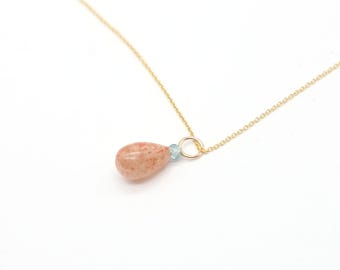 Colgante con colgante de gema en piedra solar y circonita en cadena chapada en oro, collar minimalista