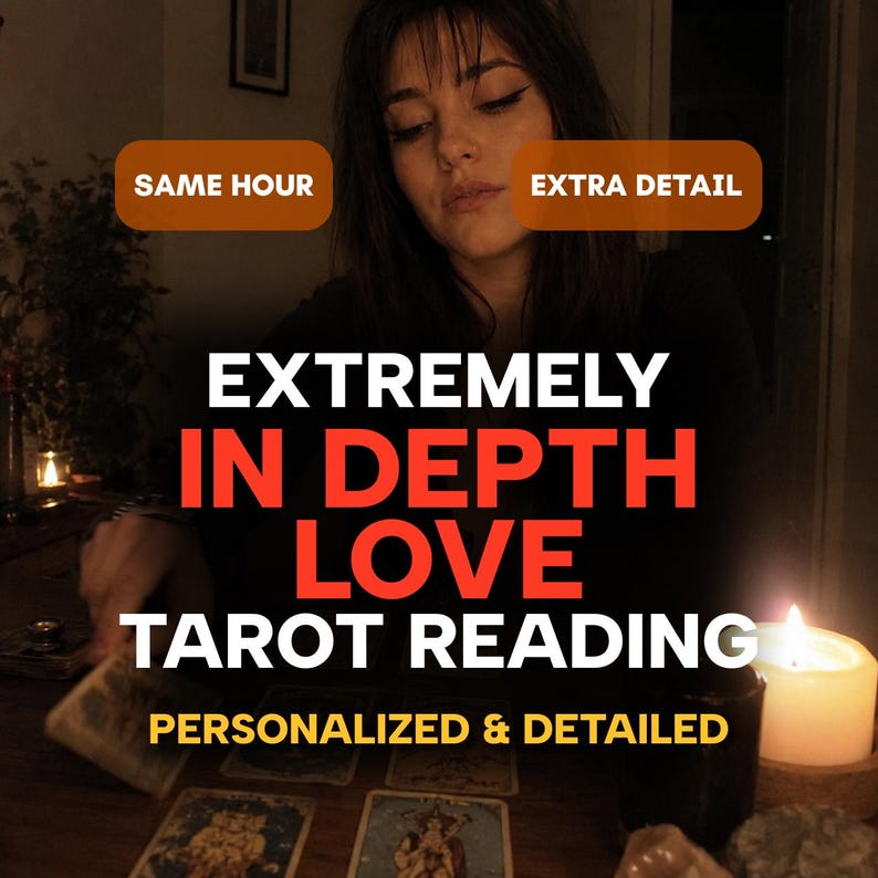 Peut inclure: Une publicit&eacute; pour un service de lecture de tarot avec le texte SAME HOUR, EXTRA DETAIL, EXTREMELY IN DEPTH LOVE TAROT READING et PERSONALIZED & DETAILED. L'image montre une personne effectuant un tirage de cartes avec des bougies allum&eacute;es.