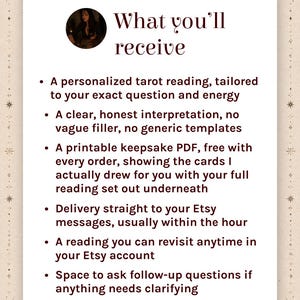 Puede incluir: Una tarjeta informativa blanca con un retrato circular en la parte superior y el texto What you'll receive. Enumera seis puntos que detallan un servicio de lectura de tarot personalizado, incluyendo un PDF imprimible, entrega por Etsy y preguntas.