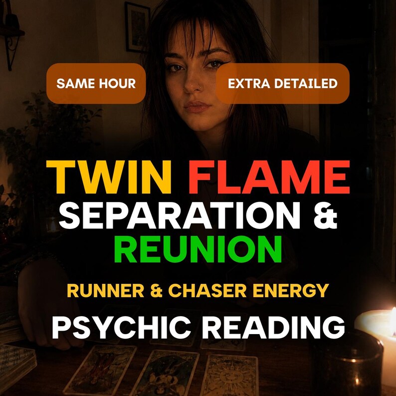 Puede incluir: Un anuncio de servicio de lectura ps&iacute;quica con el texto SAME HOUR, EXTRA DETAILED, TWIN FLAME SEPARATION & REUNION, RUNNER & CHASER ENERGY y PSYCHIC READING. La imagen muestra cartas del tarot sobre una superficie de madera con una vela.