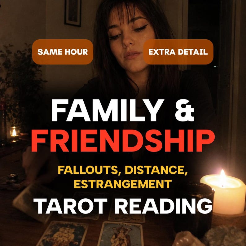 Pu&ograve; includere: Un annuncio per un servizio di lettura dei tarocchi con il testo SAME HOUR, EXTRA DETAIL, FAMILY & FRIENDSHIP, FALLOUTS, DISTANCE, ESTRANGEMENT e TAROT READING. L'immagine mostra una persona dai capelli scuri seduta a un tavolo con candele.