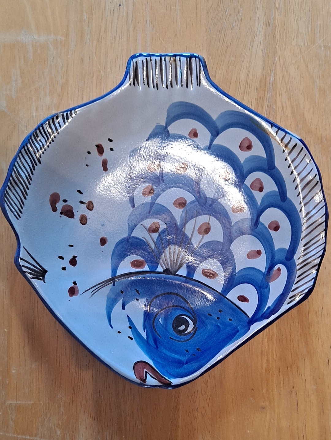 Solimene Vietri Hand Painted Pesce Fish Design. Fish Shaped 9 1/2 X 9 1