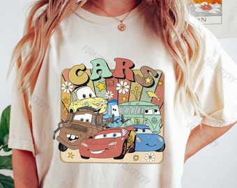 レトロなディズニーカーズシャツ、ライトニング・マックィーンと仲間たちのシャツ、ディズニーバースデー、ヒッピーシャツ、ピストンカップ、マックィーンカーシャツ、ディズニーキッズTシャツ