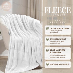 Puede incluir: Una manta de forro polar blanca sobre una silla. La manta est&aacute; hecha de microfibra 100% poli&eacute;ster y es ultra suave y ligera. La manta tiene una impresi&oacute;n a una cara con detalles y color vibrante. Es duradera con costuras de doble aguja. La manta es lavable a m&aacute;quina.