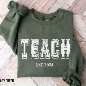 Teach Sweatshirt, süßes Lehrer Sweatshirt, Lehrer Wertschätzung Geschenk, zurück in der Schule, Elementarlehrer Shirt, Team Lehrer Shirt EST