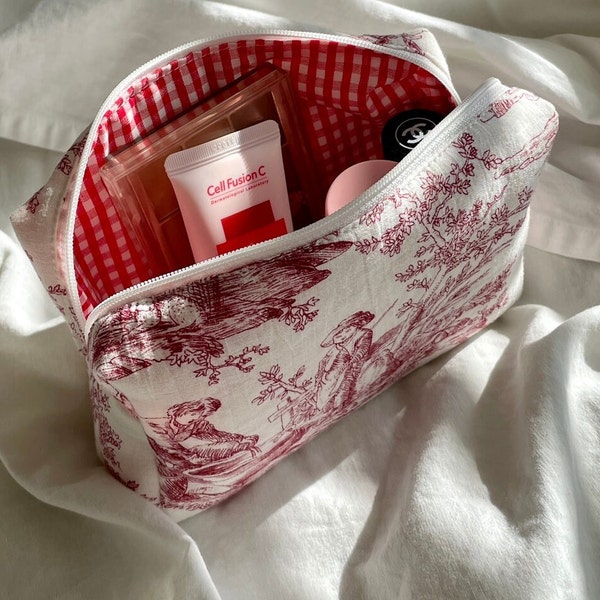 Toile makeup pouch / Linen makeup pouch / Toile de jouy zipper makeup bag / Handmade pouch / cosmetic bag / Toile fabric makeup bag