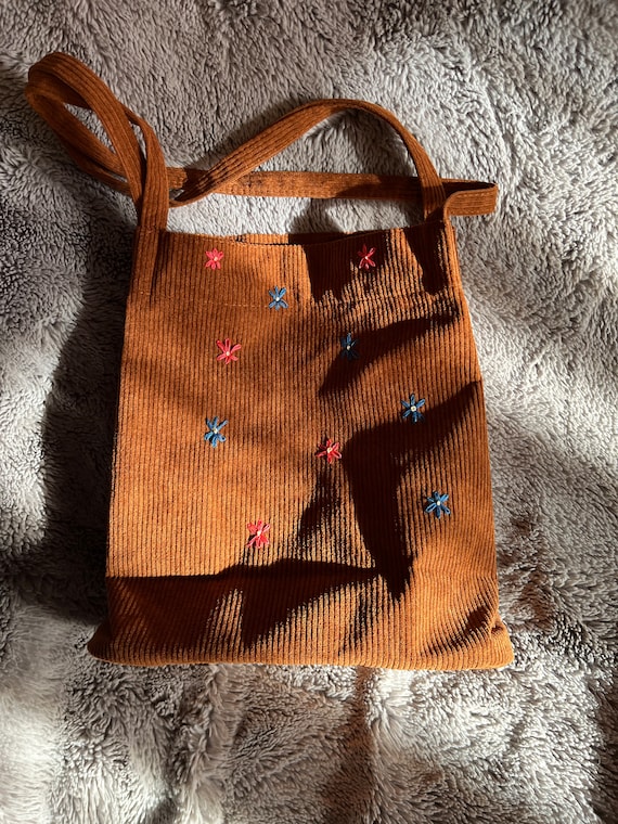 Brown Embroidered Tote Bag Wildflowers Hand Embroidery Pocket Tote Bag Brown main image 3