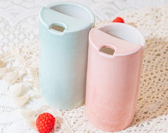 Caneca de cerâmica para viagem, caneca de cerâmica artesanal com canudo, caneca de cerâmica para viagem, caneca minimalista de cor sólida, presente para amantes de café.