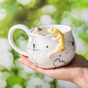 Custom Halloween Pet Mug, Ceramic Mug, Peekaboo Pet Mug, Memorial Gift for Pet Lovers, Personalized Dog/Cat Mug,Coffee Cup with Pet Figurine