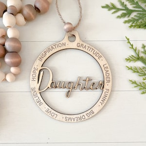 Tochter Ornament | Glowforge Geprüfte digitale Ornament Plotterdatei | Benutzerdefinierte Ornament SVG-Datei | Mutter und Tochter Digitale Datei