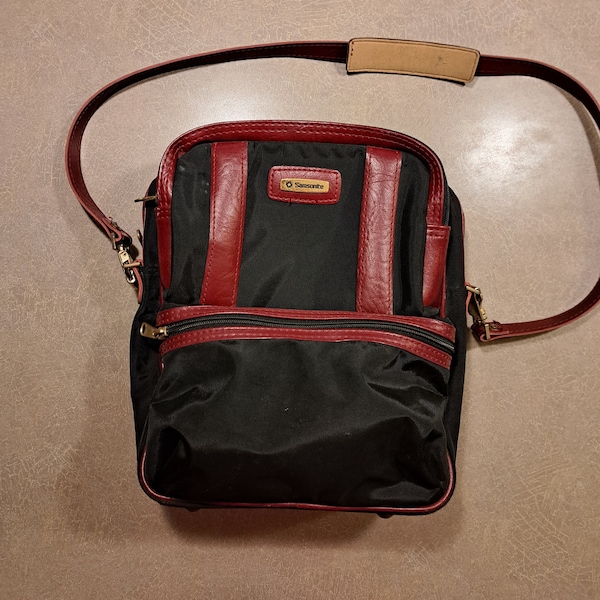 Samsonite Vintage-Reisetasche in Rot und Schwarz, ausgezeichneter Zustand