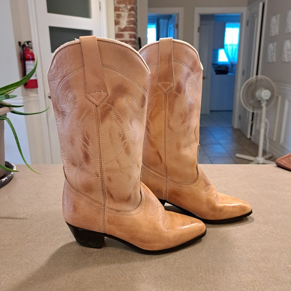 Vintage cowboy boot in beige leather from the 80s fashion brand size 51/2 woman