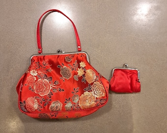 Très joli sac à  main et porte monnaie asiatique  vintage  de couleur rouge écarlate