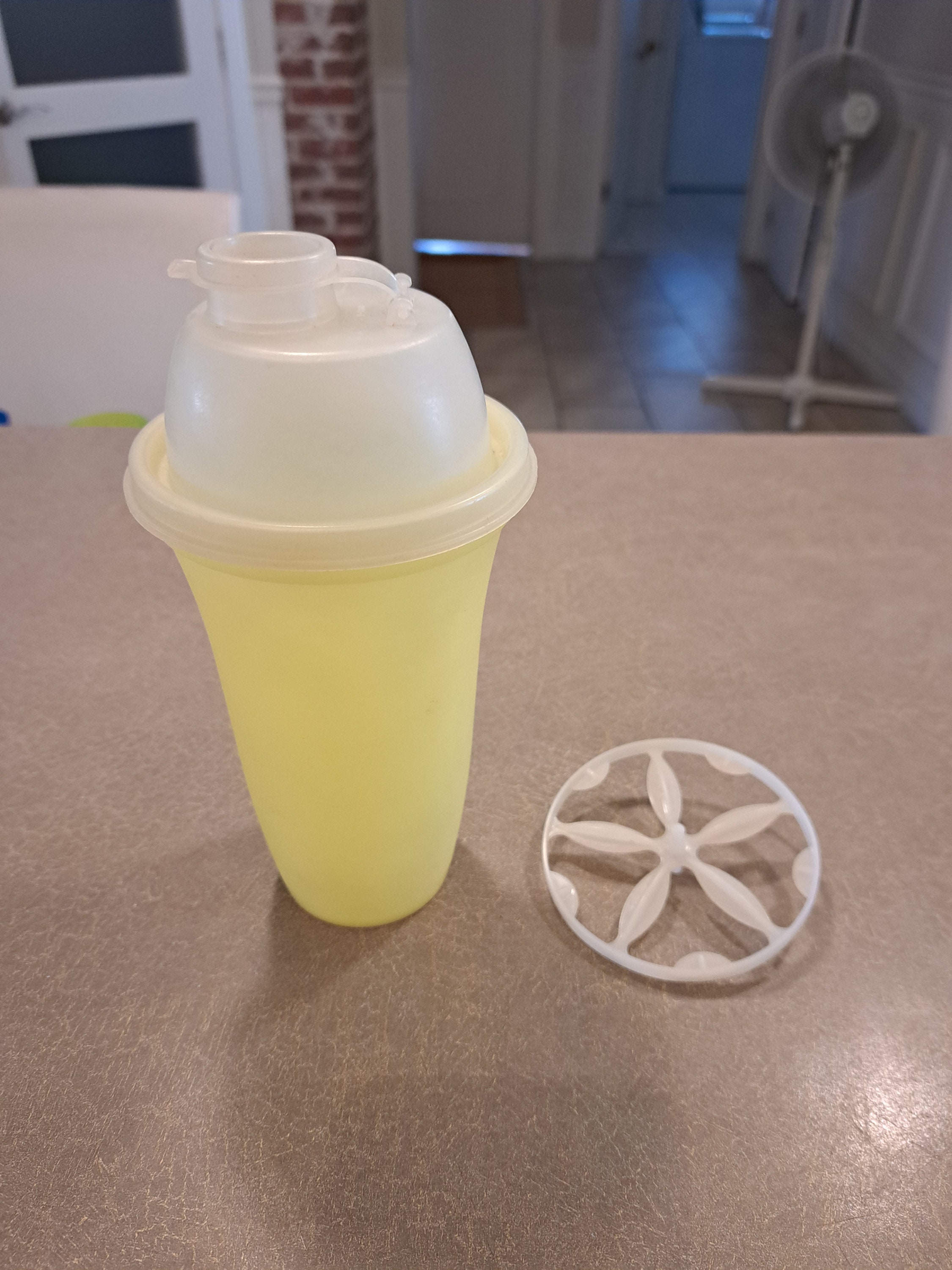 Shaker en plastique Tupperware — Festiloc