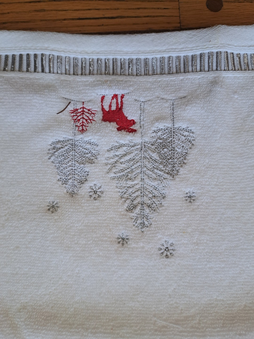 2 Vintage Christmas Reindeer Hand Towels Etsy