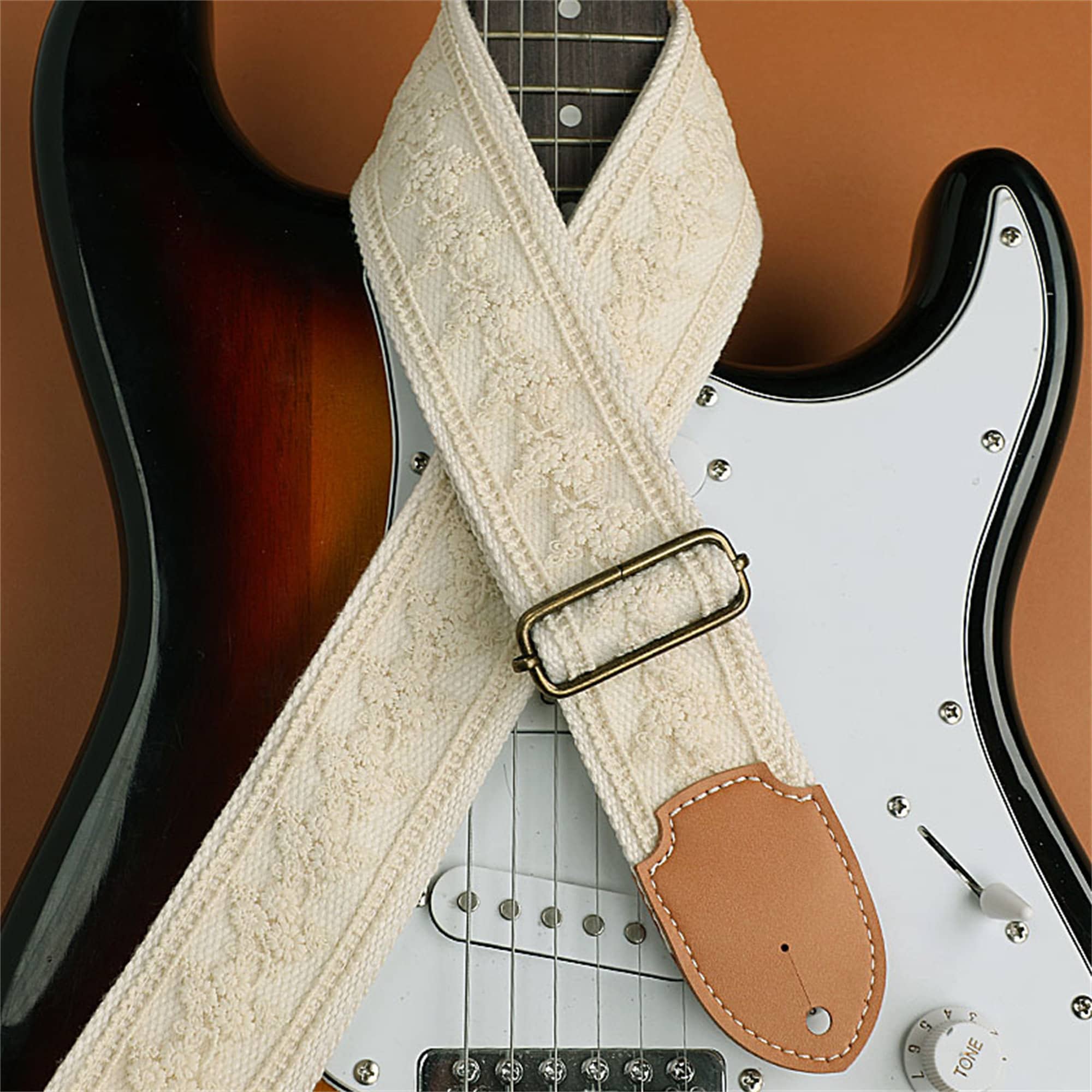 JTRHD Sangle d'épaule de Guitare Motif brodé Sangle de Guitare 2 Pouces de  Large Longueur réglable 53-55 Pouces Guitare Acoustique/électrique/Basse  (Couleur : C, Size : 135-140cm) : : Instruments de musique et