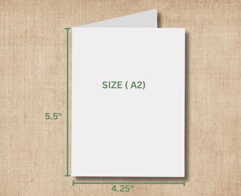Pode incluir: Um cart&atilde;o branco tamanho A2, medindo 14 cm de altura e 10,8 cm de largura, com o texto "SIZE (A2)" em verde. O cart&atilde;o est&aacute; dobrado e colocado sobre um fundo bege texturizado.