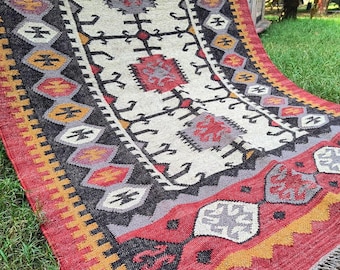 Handwoven Wool Kilim Rug: Vintage Bohemian Southwestern Design