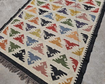 Handmade Wool Kilim Rug: Traditional Southwestern Design