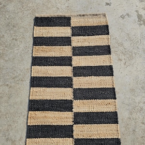 Handgewebter Teppich Läufer aus Jute: Geflochtenes Boho Dekor