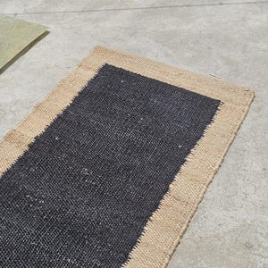 Handgewebter Teppich Läufer aus Hanf: Handgewebter Teppich aus Naturfasern im Eingangsbereich, Treppe, Flur