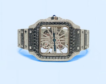 Orologio da uomo con moissanite incastonata e quadrante scheletrato in acciaio inossidabile.