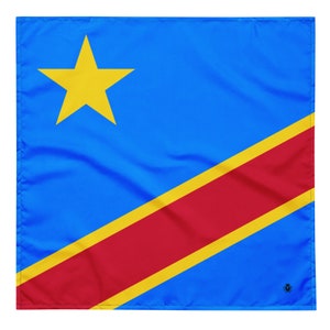 Könnte beinhalten: Die Flagge der Demokratischen Republik Kongo, mit blauem Hintergrund, einem gelben Stern in der oberen linken Ecke und einem diagonalen roten Streifen mit gelben Rändern.