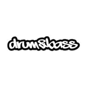 以下が含まれることがあります： スタイリッシュなフォントで「drum&bass」というテキストが書かれた白黒のグラフィックデザインです。