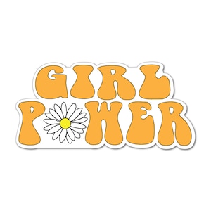 Può includere: Un adesivo con il testo "GIRL POWER" in lettere arancioni con una margherita bianca al centro della parola "POWER".