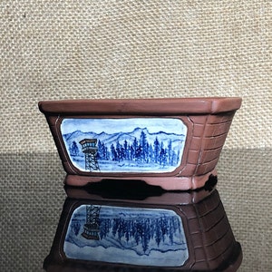 Maceta de bonsái de cerámica pintada a mano: Escena de montaña con torre de fuego, coleccionable, solo se fabrica una unidad