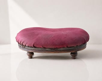 Antieke, primitieve voetenbank – Ottoman met originele patina