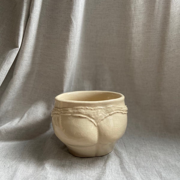 Vase sculpté. Collection: Corps