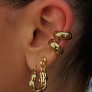 Chunky Smooth Gold Conch Ear Cuff Earrings, Thick Ear Cuff, Conch Ear Cuff, Ear Wrap, Gold Fake Ear Piercing.