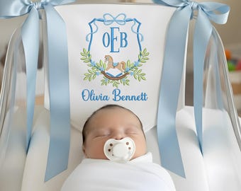 Bannière de bébé brodée personnalisée avec cheval en bois, sans danger pour bébé, faire-part de naissance, plaque de porte d'hôpital avec noeuds, cadeau de naissance, cadeaux de baby shower
