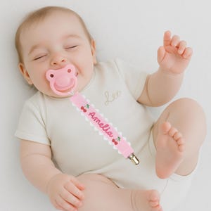 Custom Embroidered Baby Pacifier Clip – Personalized Embroidered Name Paci Holder, Pacifier Holder, Baby Shower Gifts, Newborn Gifts