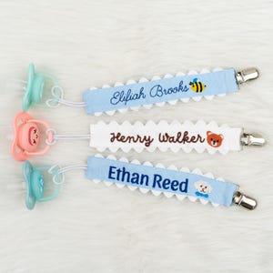Embroidered Baby Name Pacifier Clip – Personalized Embroidered Name Paci Holder, Pacifier Holder, Baby Shower Gifts, Newborn Gifts