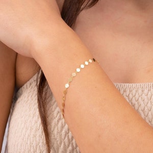 14k Solid Gold Linked Circle Bracelet