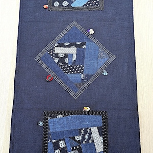 Title Indigo Kasuri Patchwork Table Runner | Upcycled Vintage Kimono Sashiko Decor | Japanese Modern Interior 【Tokotoko】