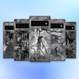 Puede incluir: Cinco fundas para teléfono con intrincadas ilustraciones en blanco y negro. Cada funda presenta un diseño gótico o surrealista único, con figuras detalladas, elementos arquitectónicos y criaturas fantásticas. Se muestran sobre un fondo azul degradado.